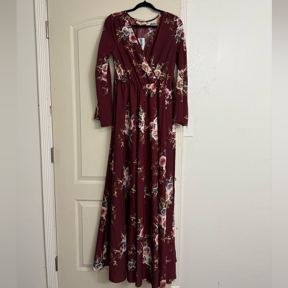 Beautiful floral dress, NWT Ricarica, maroon/dark red, size large
